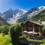De La Maison Szálloda 5*