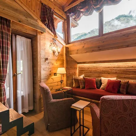 De La Maison Hotel